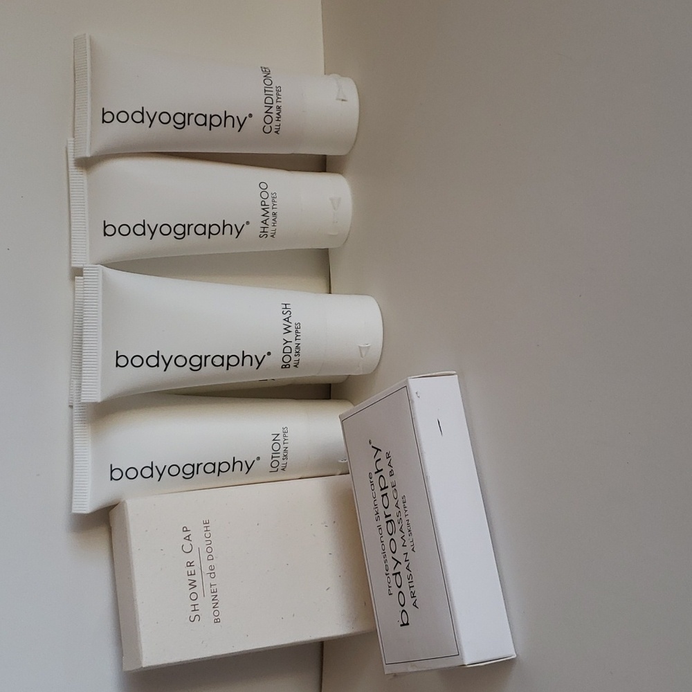 NWT Bodyography bath travel set, shampoo&conditioner/2bodywash/lotion/showercap+